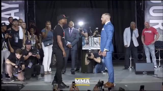 FloydMayweather"Almost* Slapped Mcgregor