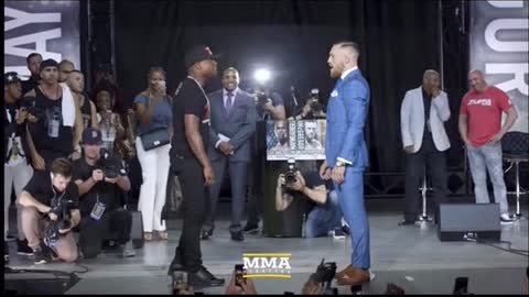 FloydMayweather"Almost* Slapped Mcgregor