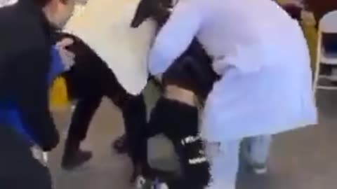 Στην σειρά και εμβόλιο...