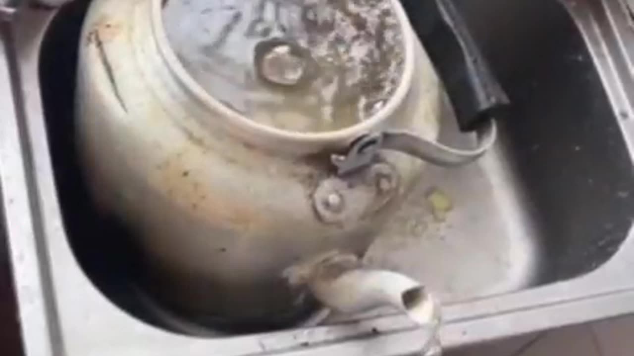 How to fill water in a canister to right way