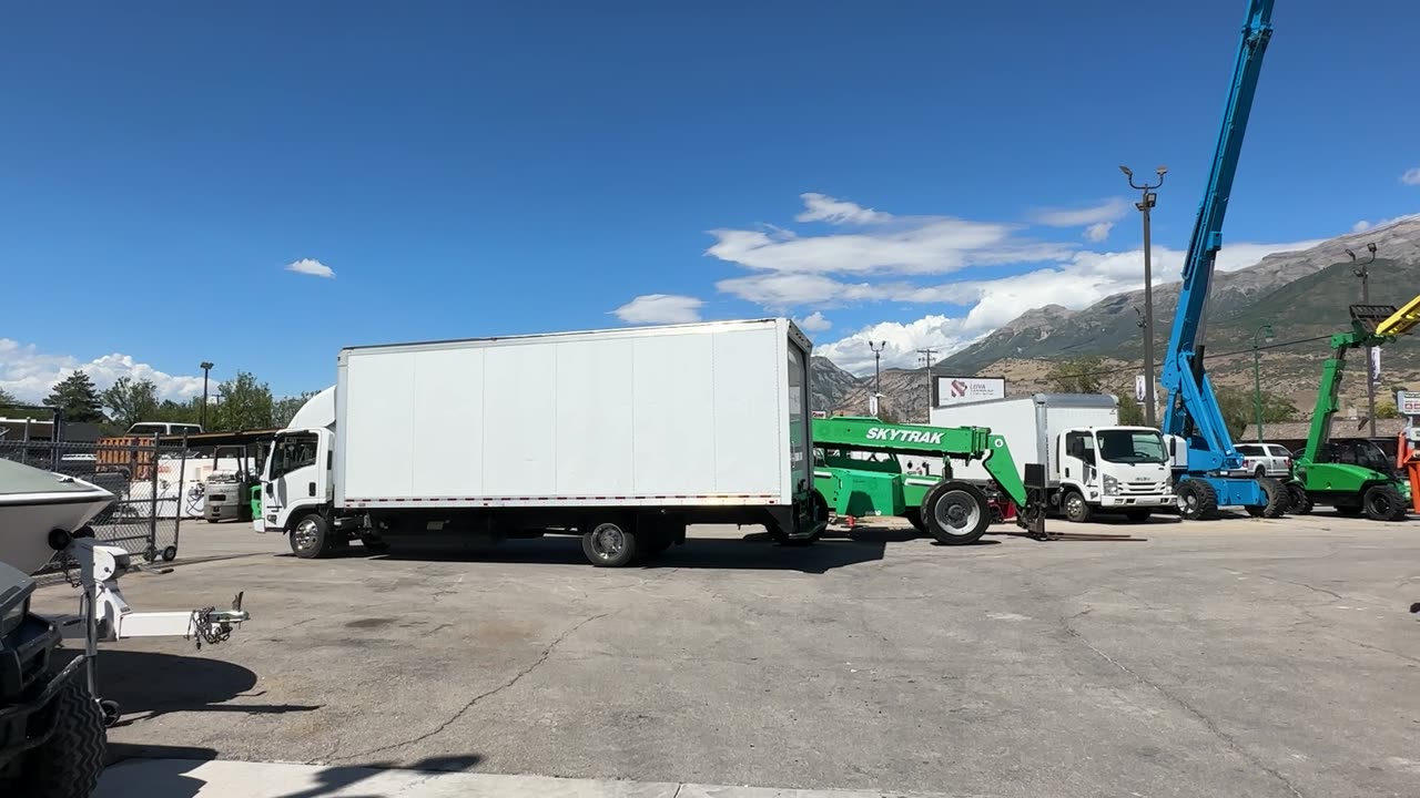 Box Truck / Van 2016 Isuzu NPR 24' Box