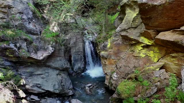 La cascata nascosta - Val di Pejo - Parco Nazionale dello Stelvio Trentino - Italia