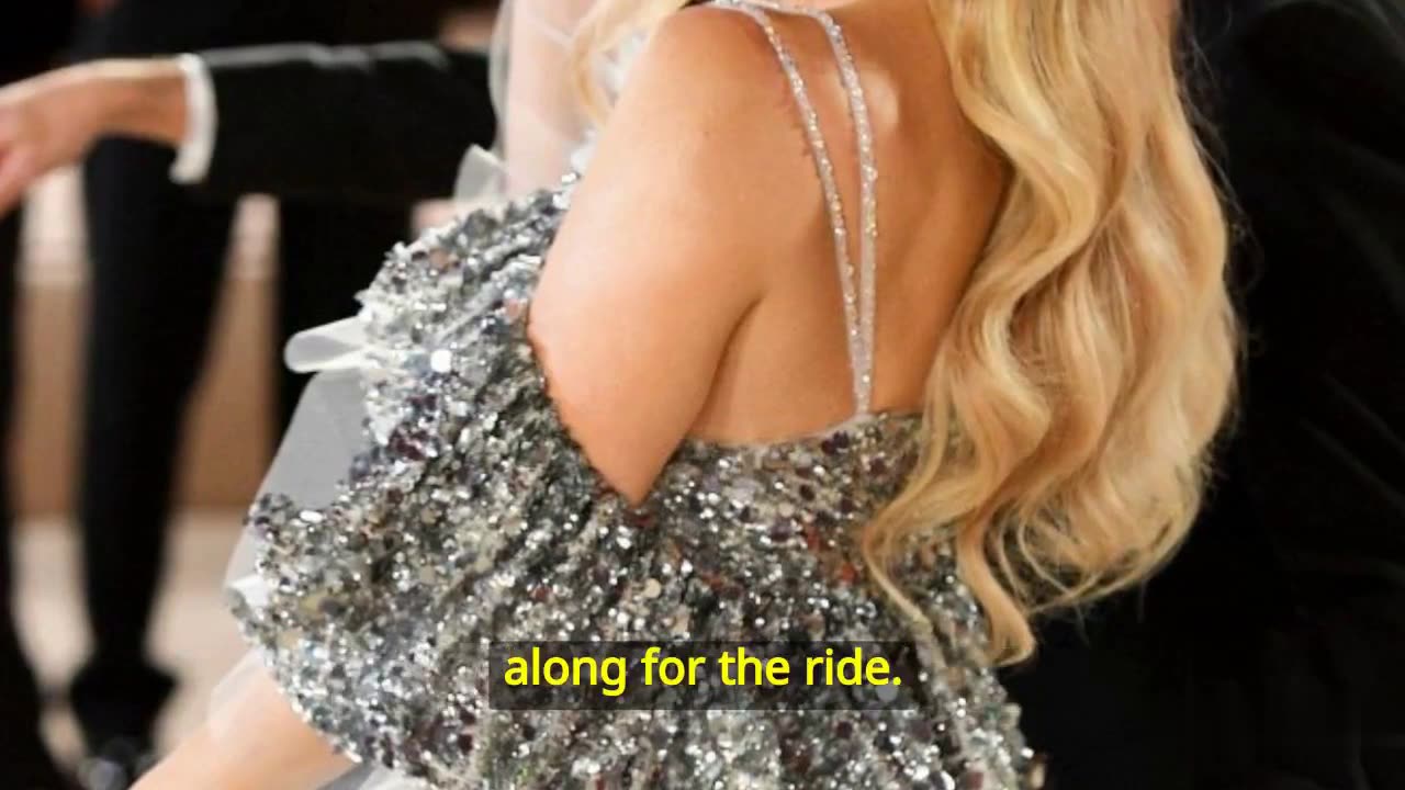 Kate Hudson Shared Her Summer Book Pick Wearing Nothing But Tiny Bikini Bottoms