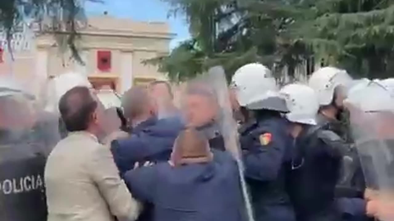 Deputetet me gardistin