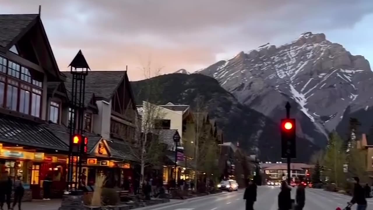 Discover the magic of Banff at dusk through