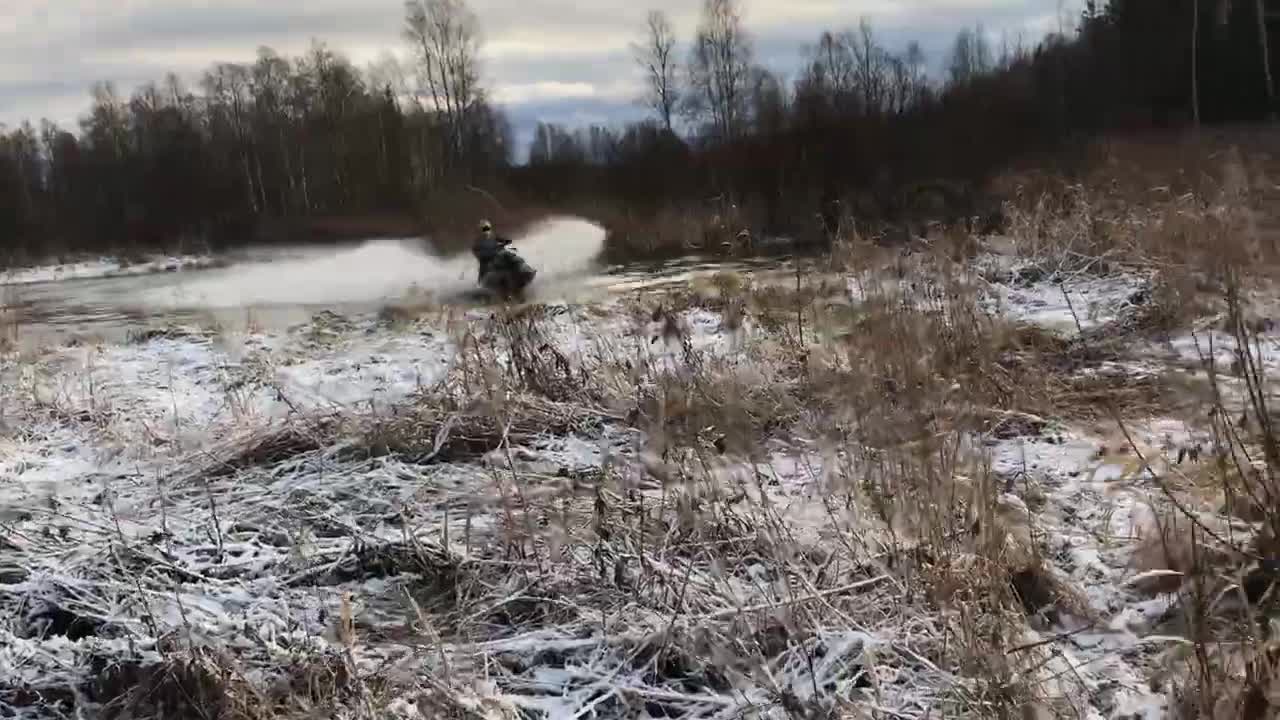 Guy Fell off a Jet Ski Attempting to Cross Over