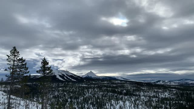 Storm Clouds Moving In – Potato Hill Sno-Park – Central Oregon – 4K