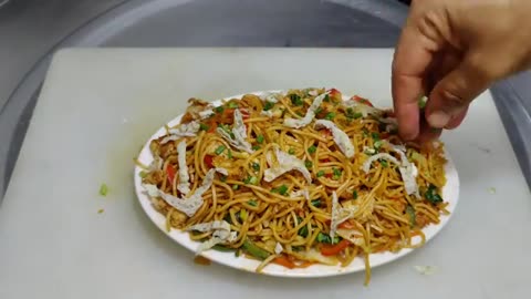 रेस्टोरेंट जैसी टेस्टी चटपटी नूडल्स बनाने का तरीका | Egg Noodles Recipe | Egg Chowmin