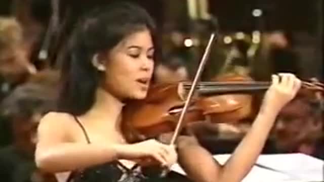 Vanessa-Mae plays Toccata & Fugue