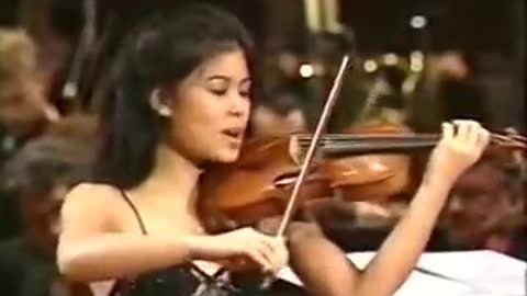 Vanessa-Mae plays Toccata & Fugue