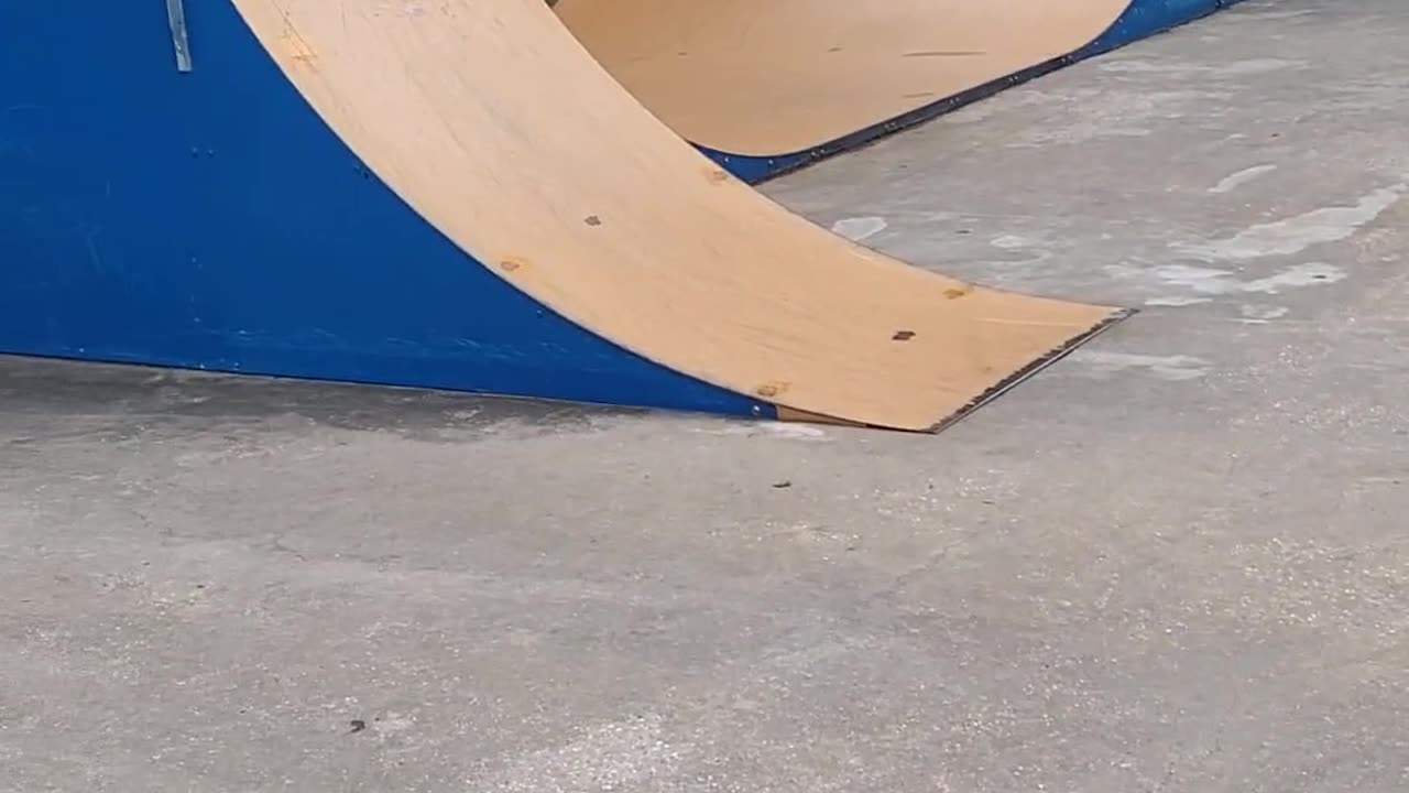 After-school Skate sesh! 6 year old flies!