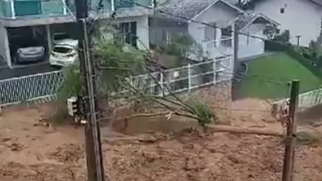 Chuva causa estragos em Blumenau e outras cidades de Santa Catarina