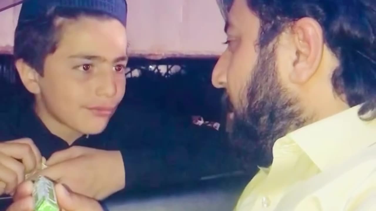 رات کے اس پہر مینگورہ بائی پاس میں اس ننھے چھوٹے بچے سے ملاقات ہوئی