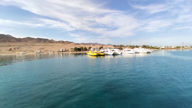 Parking of ships on the coast