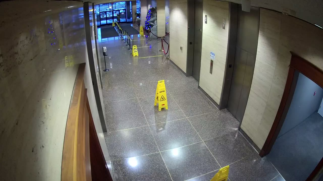 8003FCOB01ElevatorLobby_2021-01-05_16h20min01s713ms.mp4