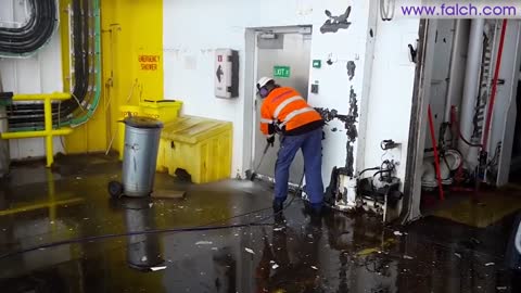 INCREDIBLE AND INGENIOUS Barnacles Removing From Ship.-SATISFYING Barnacles Removing Proces.[3].