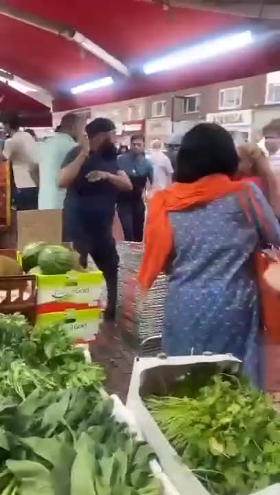 Kick offs at Islamabad market. Joking it's "modern London".