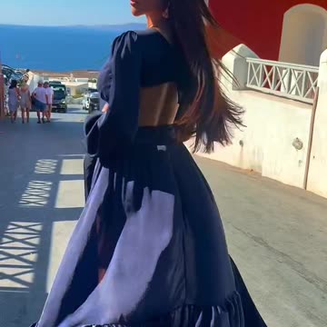 walking around Oia..