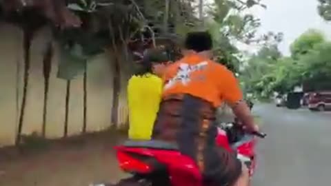 TUKIDI DAN MOTOR GEDE