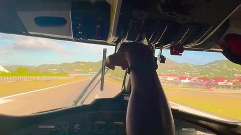 Passengers Experience Landing in St.Barths on a windy day 🤯😮💨🌬️ #adventure #travel #aviation