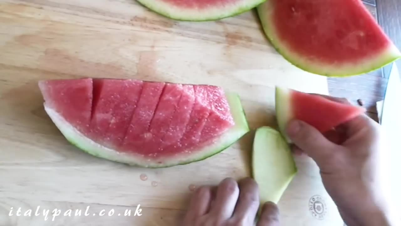 HOW TO QUICKLY CUT AND SERVE A WATERMELON BIRDS!!!!!