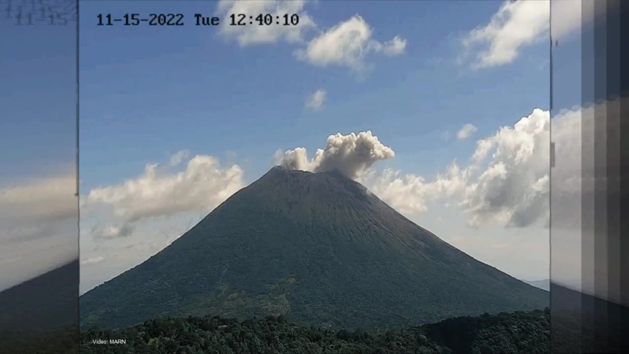 Volcan de San Miguel expulsa gases y ceniza