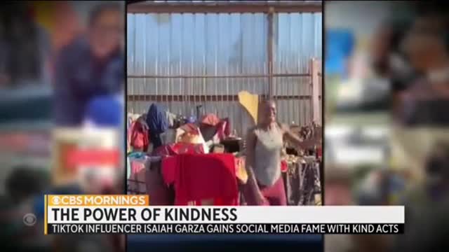 TikTok star helps strangers with random acts of kindness