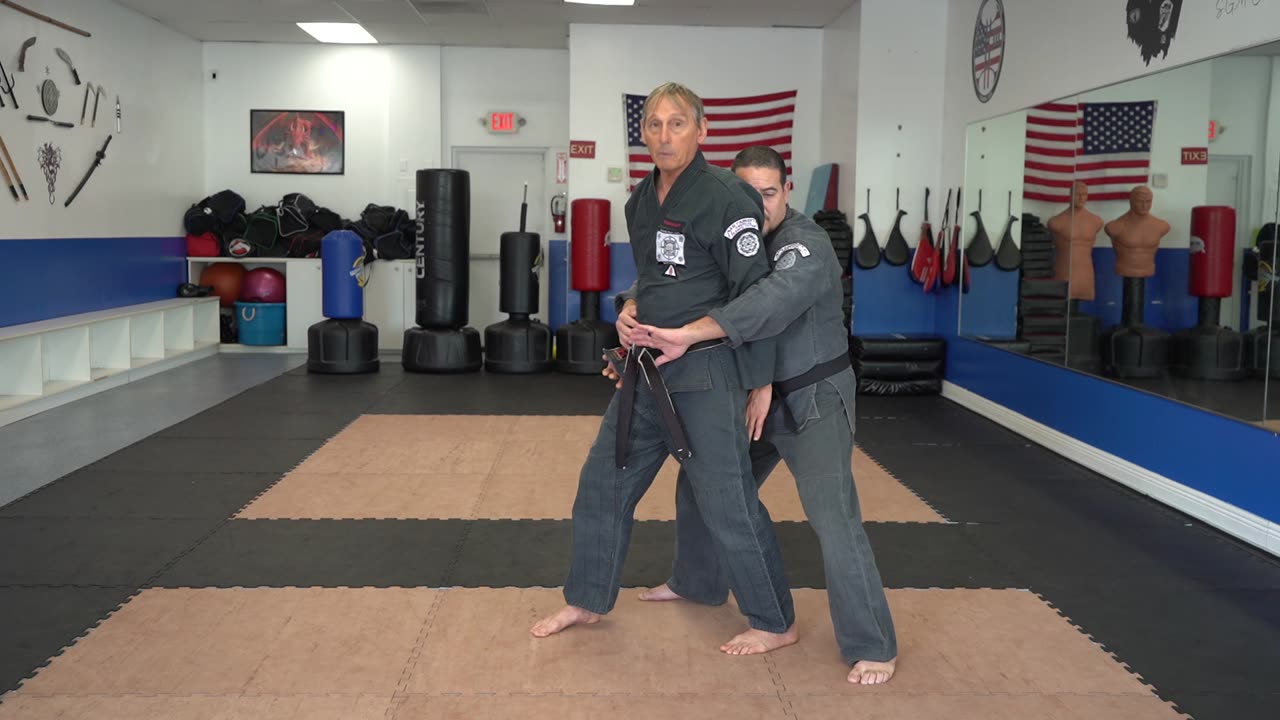 Correcting common errors executing the American Kenpo technique Squeezing the Peach