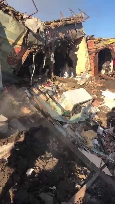 Ukrainian authorities report the impact of a Russian missile in the town of Shevchenkove