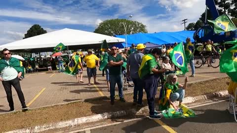 Pessoas de outro PAÍSES estão se juntando as nossas manifestações pela LIBERDADE Italianos etc