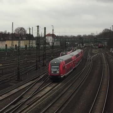 Beautiful parallel drive of the S8 with the 430 series and the RB75 with the 143 series