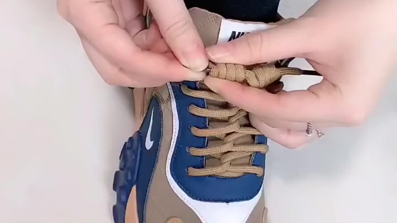 HOW TO LACE VANS AUTHENTIC BEST WAY!