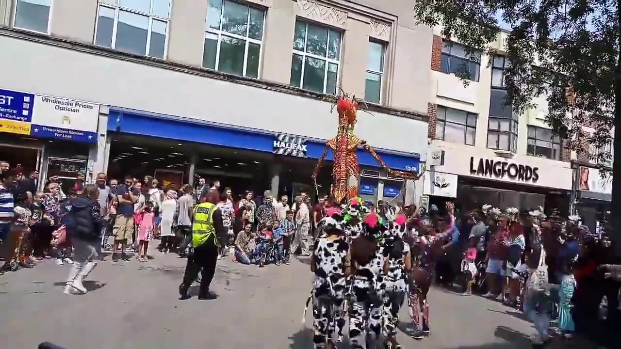 Hounslow Central Street show