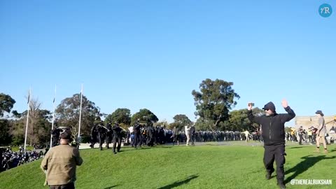 Melbourne C0PS FlRE Rubber BuIIets At Peaceful Pr0testors 🟠⚪🟣The NPC Show