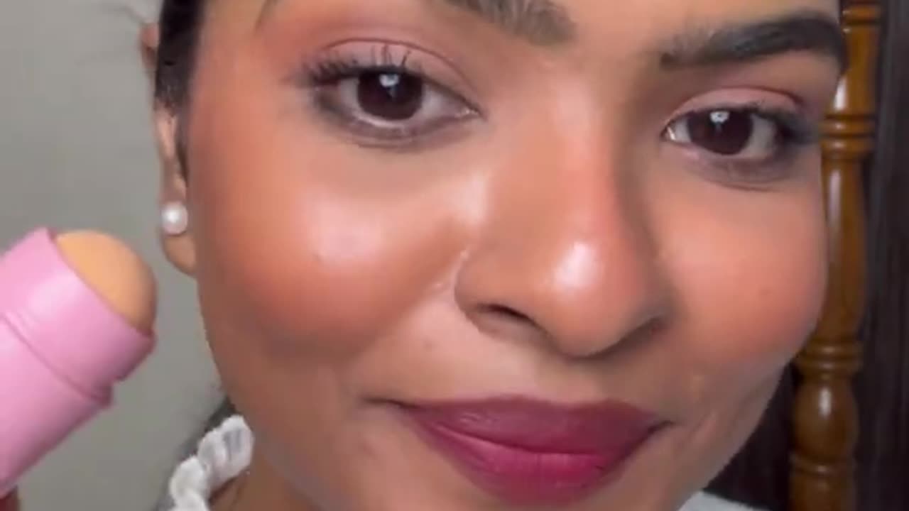 is this VIRAL Beauty Tool Worth the hype- Tested Oil Absorbing Roller