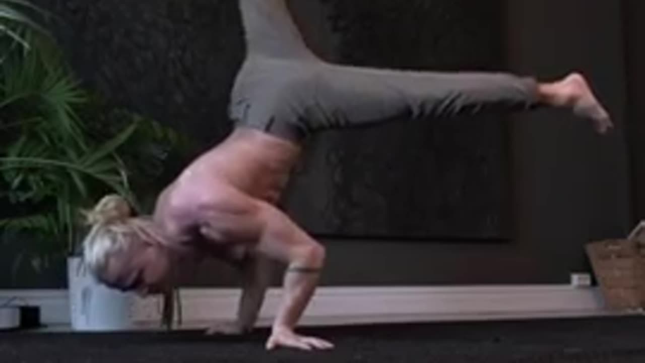 Dead press 90 degree hand staund pushup