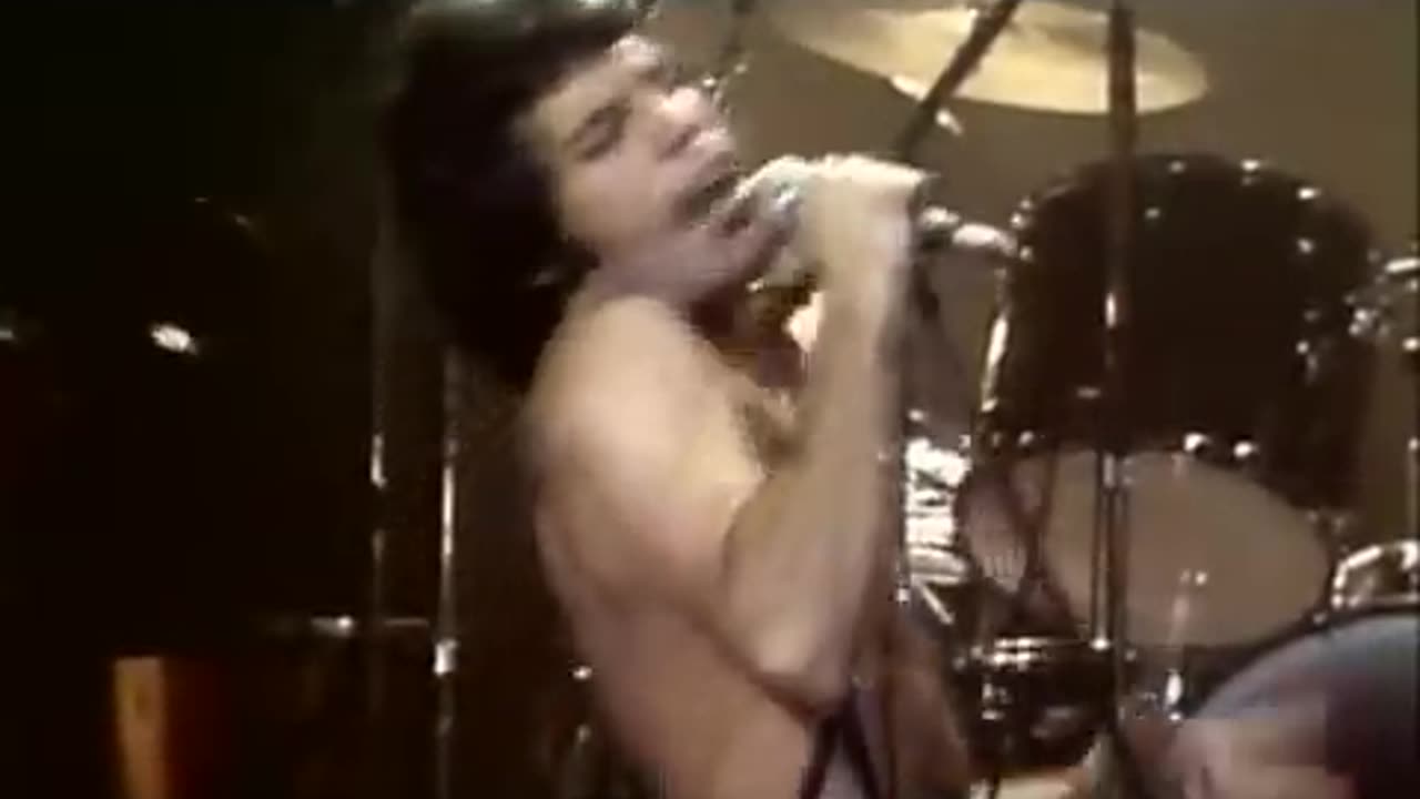 Queen - Fat Bottomed Girls (Official Music Video)