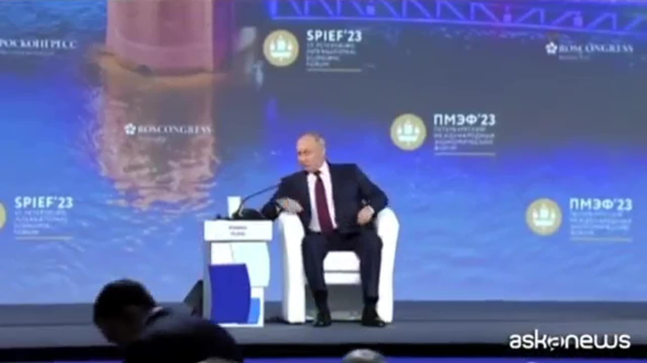 Putin chiede un minuto di silenzio in ricordo di Berlusconi