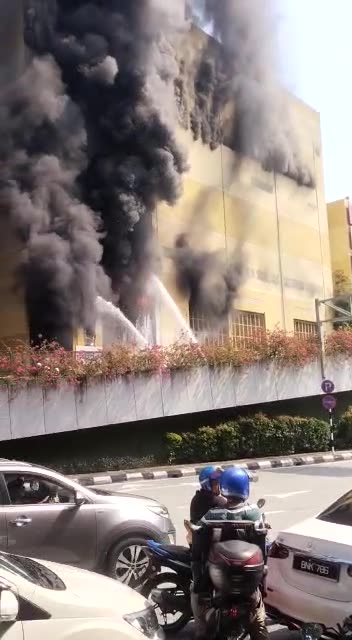 Mid Valley got fire 🔥 Malaysia - Joy Funny Factory