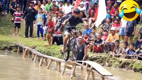 Funny Cycle race over the pond