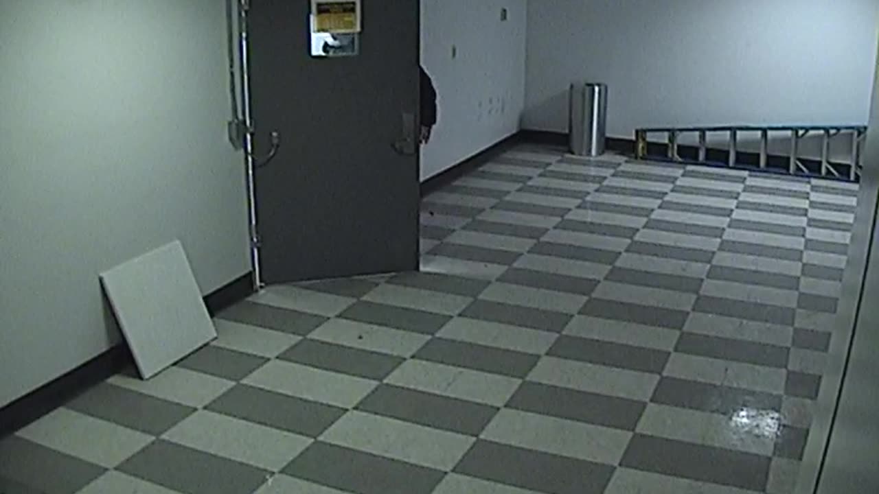 6052RHOBG2G206NorthLobby_2021-01-06_14h00min01s043ms.mp4