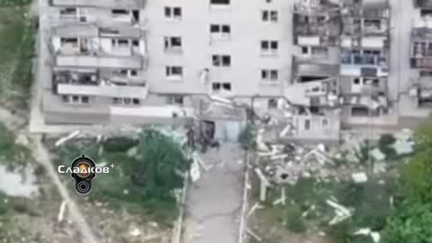 RF Troops Storm a High Rise Building in Krasnogorovka