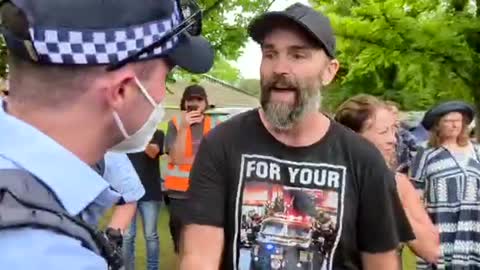 Australian Truckie Convoy ~ Do not contract with the police, but let them know your stories. Rehumanise the robots.