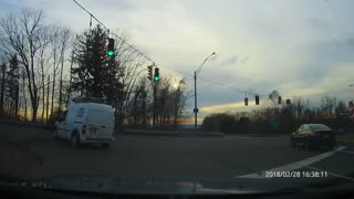 Red light runner nearly gets T-Boned