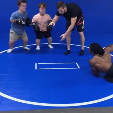 Midgets Fighting Each other! HAHAHAHAHA!