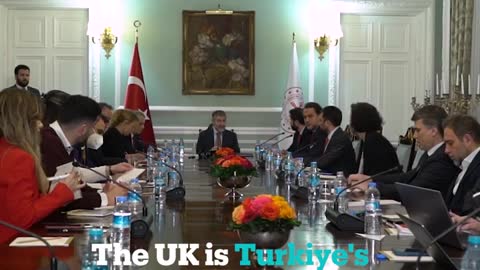 Turkiye's Minister of Treasury and Finance holds meetings with British investors