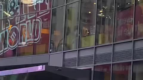 BAONE WAYபனWhy New Yorkers avoid Times Square pt 1เ1ಾ