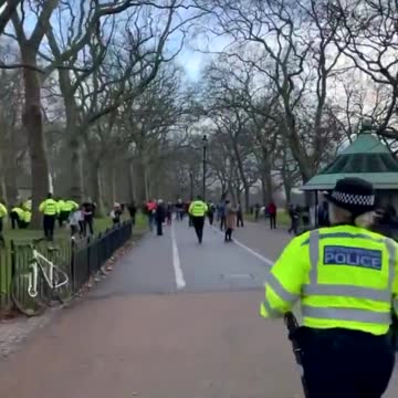 In London today, protesters were detained against the quarantine measures of the UK government