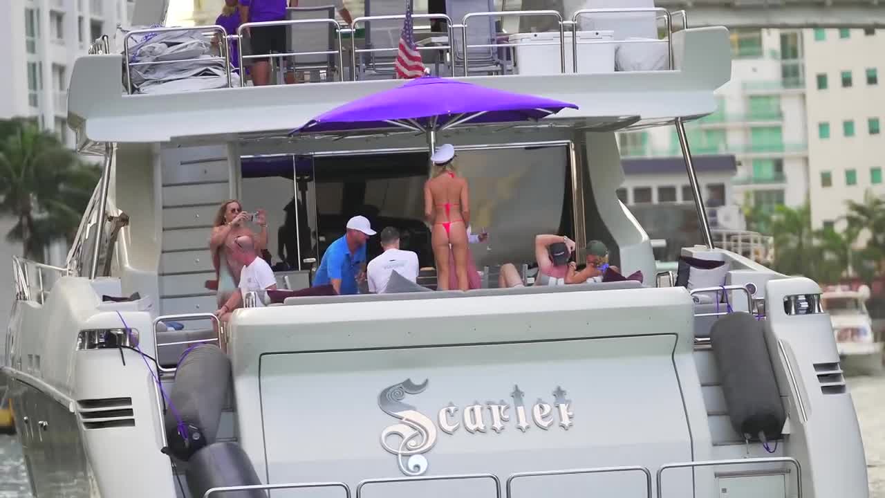 SEXY AND FIT! THE HOTTEST GIRLS ON THE MIAMI RIVER | BOAT ZONE