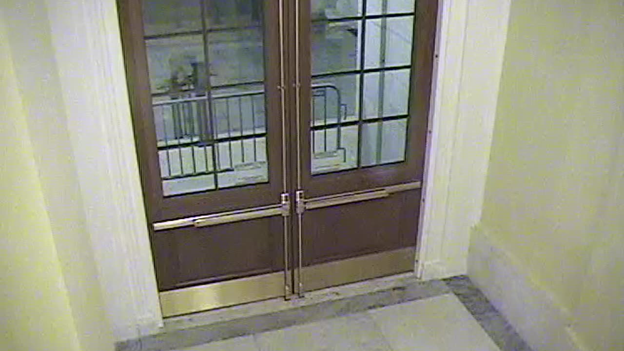 3443CHOB02CH12NRotundaExit_2021-01-05_05h20min00s900ms.mp4